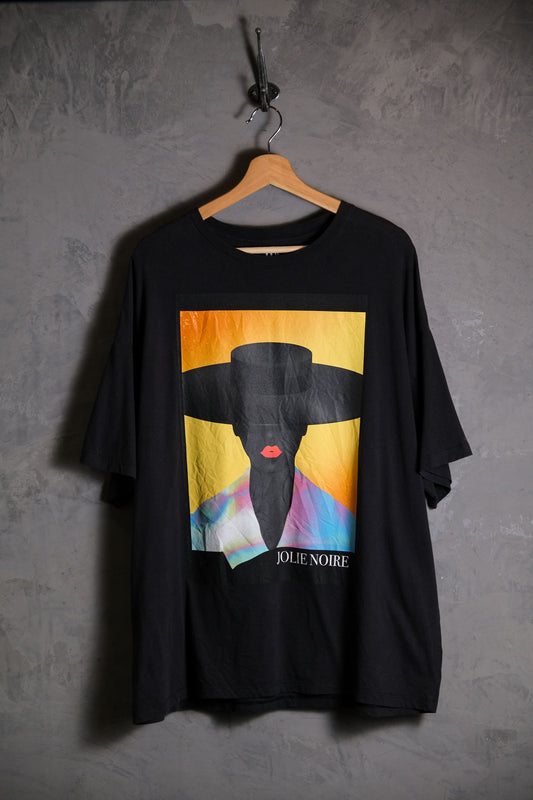 JOLIE NOIRE Tee