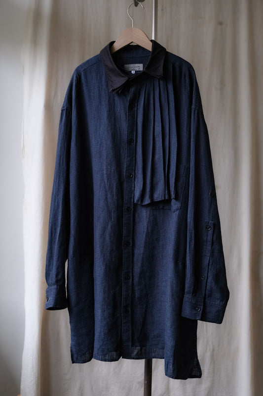 ヨウジヤマモト プールオム 23S/S プリーツディテール リネン ロングシャツ ネイビー ヨウジヤマモト メンズのメインライン、取り外し可能な襟付きプリーツ装飾リネンロングシャツ