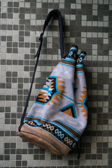 BRAiNCHiLD ナバホスタイルポンチョショルダーバッグ 台湾の初期のストリートブランド インディアントーテムドローストリングショルダーバッグ