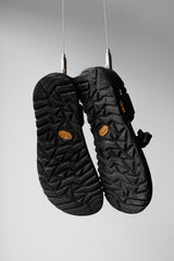 BEDROCK ケアンサンダル ブラック ビブラムソール ブラック アメリカンブランド アウトドア スポーツサンダル オールブラック