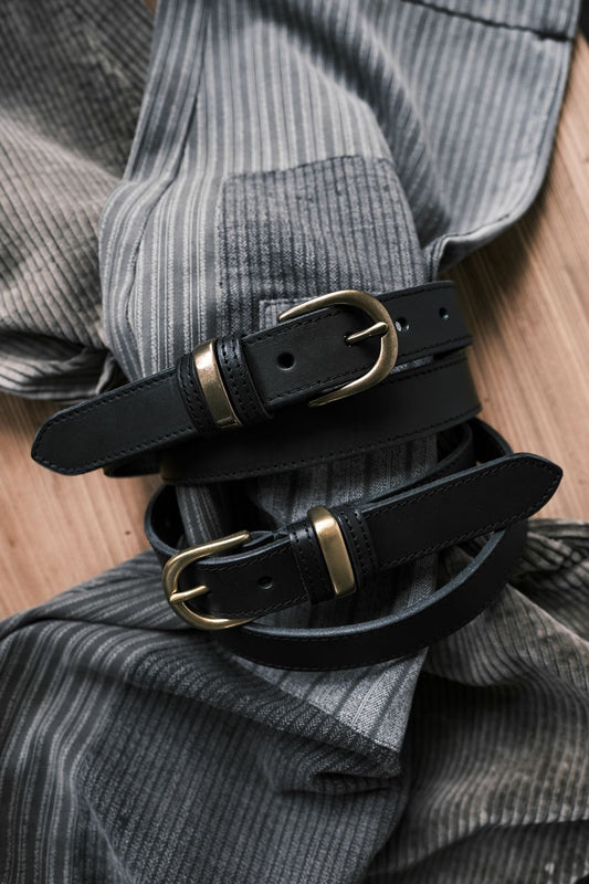 BAN Spec.1 Noire / Fullgrain Backhide Belt - Through-dyed American fat vegetable-tanned leather belt