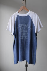 1980年代のMoorewear 2トーンラグランTシャツ ヴィンテージプリントのラグランスリーブショートパンツ