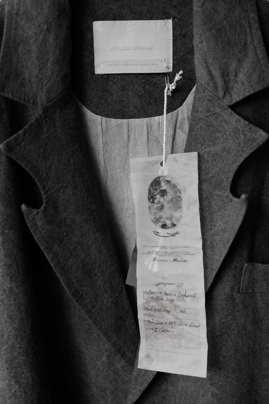 Toshrhiko Ikeda × professor e Ink Dyed Long Coat, a collaboration with Japanese artist Toshihiko Ikeda, is limited to ten pieces.