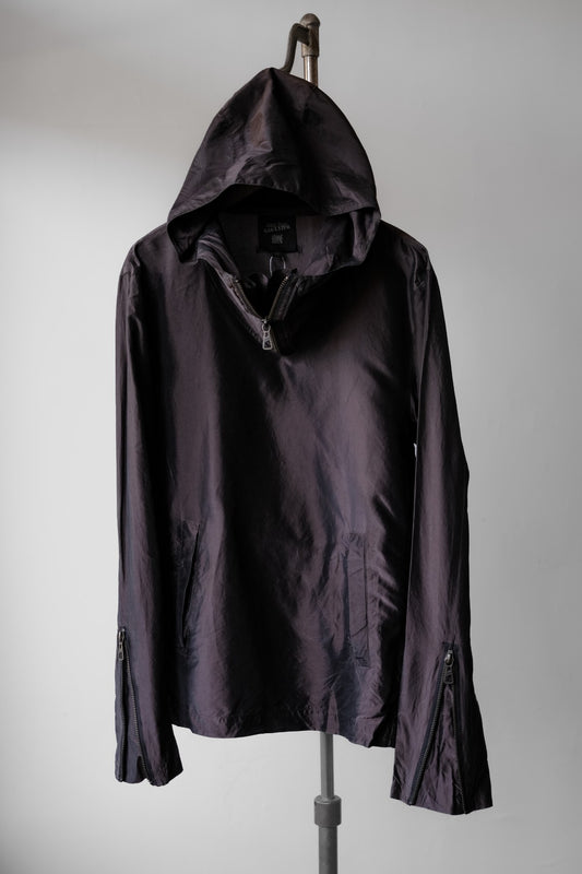 Jean Paul Gaultier Homme ハーフジップ フード付き アノラック ジャケット フランスのデザイナーブランド、初期のメタリックな光沢のハーフジップ フード付き軽量コート