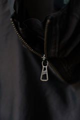 Jean Paul Gaultier Homme ハーフジップ フード付き アノラック ジャケット フランスのデザイナーブランド、初期のメタリックな光沢のハーフジップ フード付き軽量コート