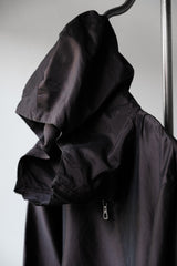 Jean Paul Gaultier Homme ハーフジップ フード付き アノラック ジャケット フランスのデザイナーブランド、初期のメタリックな光沢のハーフジップ フード付き軽量コート