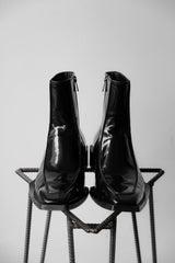 so.u:lesures ムスタング ブラックレザー ジップチェルシーブーツ 韓国靴デザイナーブランド パテントレザー スクエアトゥ ジッパーチェルシーブーツ