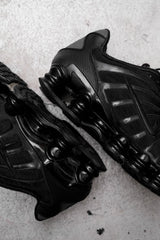 ナイキ ショックス TL トリプルブラック スプリングスニーカー