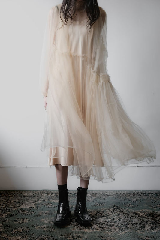 チカキサダ チュールワンピースドレス 日本のデザイナーブランドのハイネックのチュールドレス。取り外し可能な裏地付き。