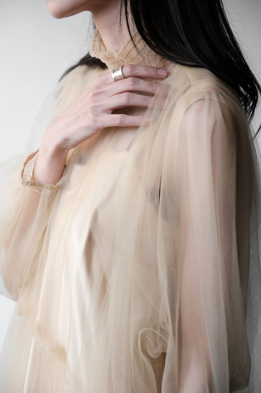 チカキサダ チュールワンピースドレス 日本のデザイナーブランドのハイネックのチュールドレス。取り外し可能な裏地付き。