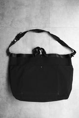 CMF OUTDOOR GARMENT 3 Day Tote Coexist, a Japanese outdoor brand, features a large-capacity nylon tote bag that can be carried by hand or over the shoulder.