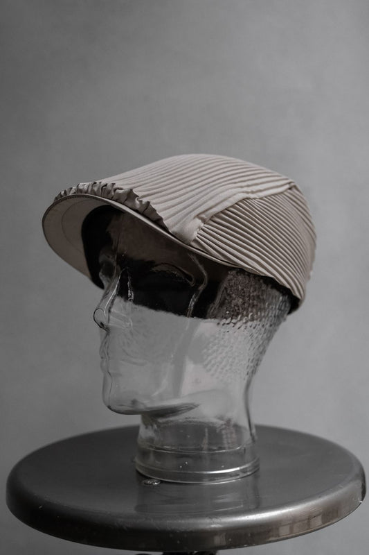 HOMME PLISSE ISSY MIYAKE Pleated Flat Cap 三宅一生 皺摺鴨舌帽 米灰