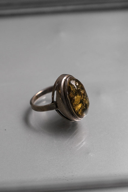 Mid-Century Sterling Silver 925 Baltic Amber Ring 中世紀綠琥珀圓弧面純銀戒