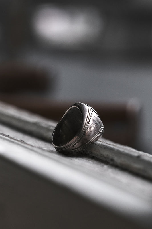 Oval mineral carved lace silver ring