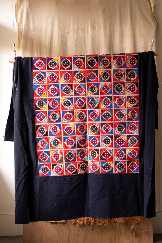 Vintage handmade Indigo textile QUILT.Antique Quilts Vintage handmade embroidered blue-dyed ancient cloth can be used as a tablecloth, hanging cloth, photo background