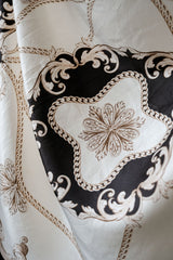 ヴィンテージ バロック プリント シルク スカーフ バロック プリント シルク スカーフ ブラック & ホワイト ゴールド