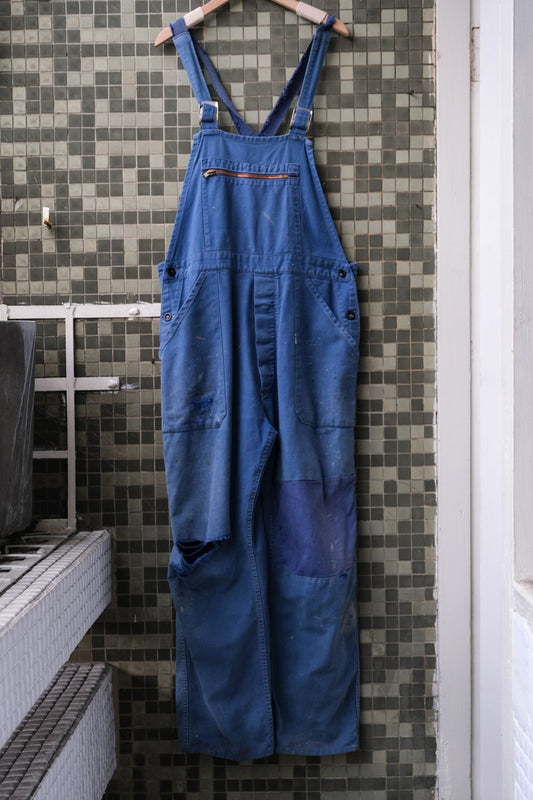 1960~70's Vintage French Indigo Cotton Twill Patchwork Dungarees Overalls Vintage French workwear blue dyed twill cotton patchwork dungarees overalls with holes in the knees