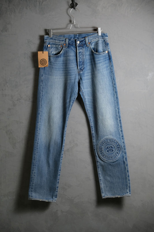 ステューシー x リーバイス エンボス加工 501 ジーンズ 新品タグ付き
