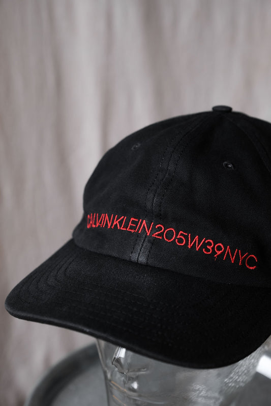 205W39NYC CALVIN KLEIN ロゴキャップ RAF 刺繍入りベースボールキャップ