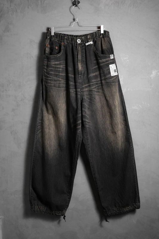 メゾン ミハラヤスヒロ ライトワイドジーンズ 日本のデザイナーブランド、ミハラヤスヒロのライトウォッシュドデニムワイドパンツ