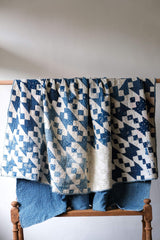 ヴィンテージミッドセンチュリーバーンレイズキルトハンドメイドキルトアメリカ製ヴィンテージハンドメイドキルトブランケットは写真の背景として使用できます