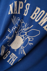 1970年代の「ヒルトン」ポリエステル ボウリング ポロシャツ (チェーン ステッチ & フロック プリント) フロントにチェーン ステッチ刺繍、バックにフロック プリントが施された 70 年代のビンテージ ボウリング ポロシャツ