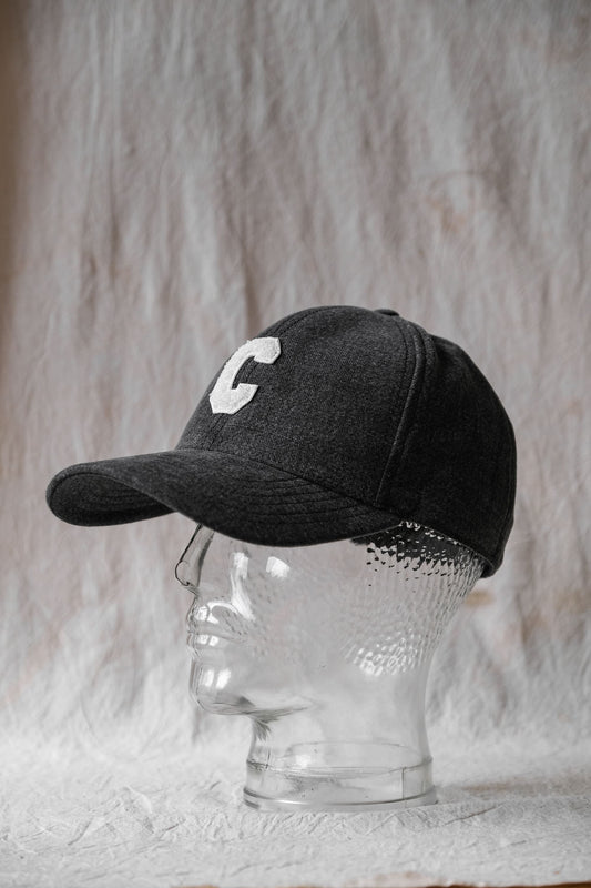 CELINE イニシャルキャップ ヴィンテージ ブラックデニム ウォッシュ加工 ブラックデニム 刺繍入り ベースボールキャップ フランス製