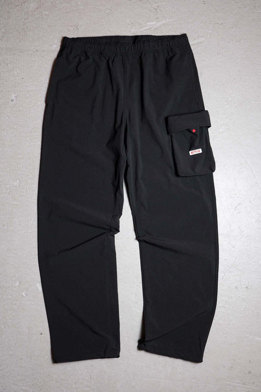 NETFLIX × BEAMS ナイロン トラックパンツ