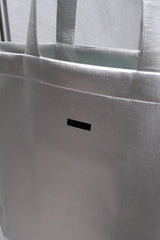 SSStein Silver Tote Bag: A silver oversized tote bag from a Japanese designer brand, suitable for shoulder carrying.
