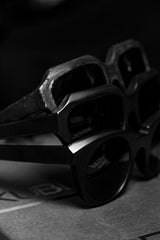 Kuboraum Maske X2 - Black Brunt Sunglasses Smooth black frame sunglasses Berlin fashion eyewear brand handmade in Italy