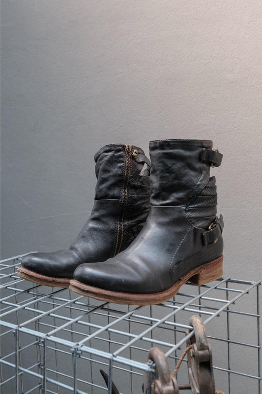 A.S.98 Distressed Leather Side-Zip Ankle Boots舊化皮革側拉鍊踝靴 義式工匠風格