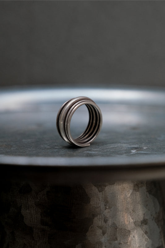Fluid Layers Minimalist Silver 999 Ring 流線層疊極簡純銀戒指