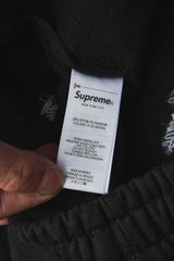 Supreme Repeat Script Sweatpant FW25 - Black 滿版草寫標誌刷毛運動長褲