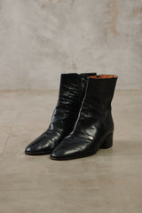 Vintage Black Leather Side-Zip Ankle Boots 黑色全皮革側拉鍊金屬圓扣高跟短靴