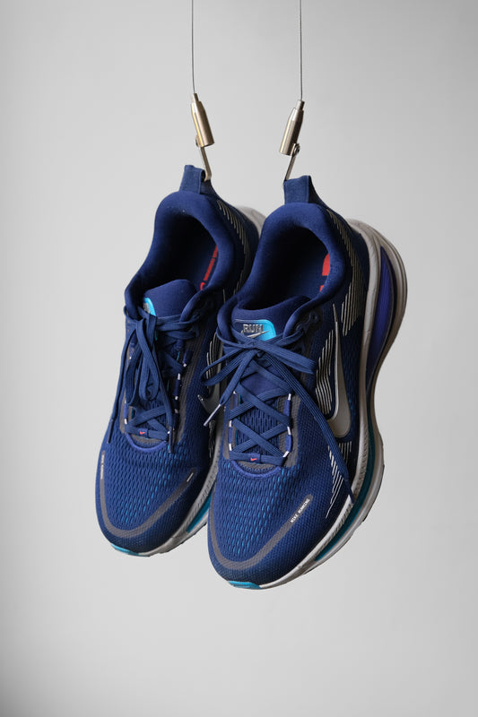 NIKE Vomero 18 氣墊運動慢跑鞋