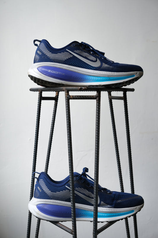 NIKE Vomero 18 氣墊運動慢跑鞋