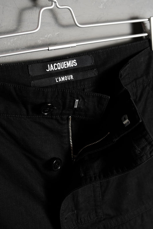 Jacquemus 'Le Short Laurier' Shorts black 抗撕裂布側口袋短褲