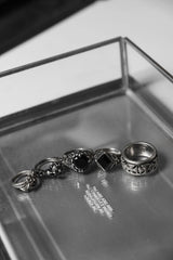 925 Sterling Scroll Pattern Ring with Black Stone 黑色方形石捲草雕花戒指