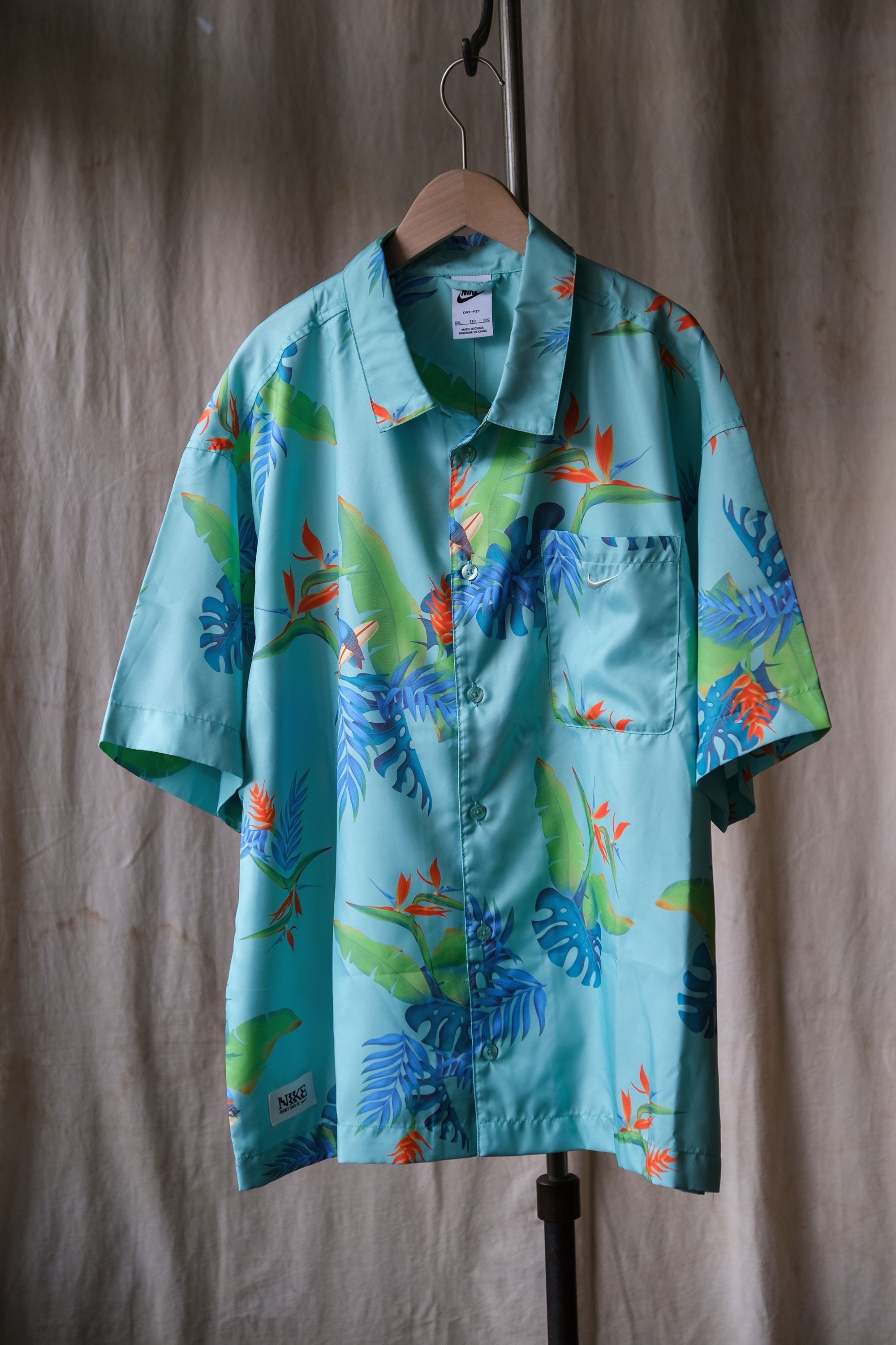 Nike Dri Fit Polyester Hawaiian Shirt quick dry fabric floral shirt