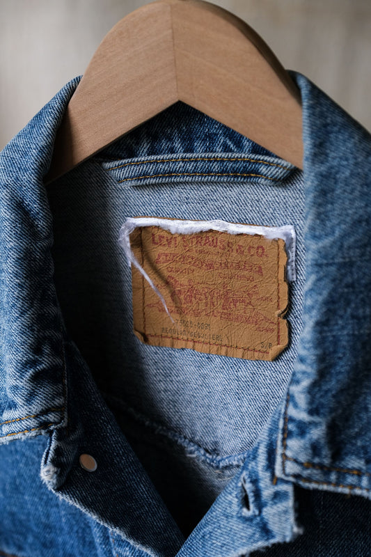 Levi's 1990's Vintage 75525 Denim Trucker Jacket Early Canadian-made vintage denim jacket