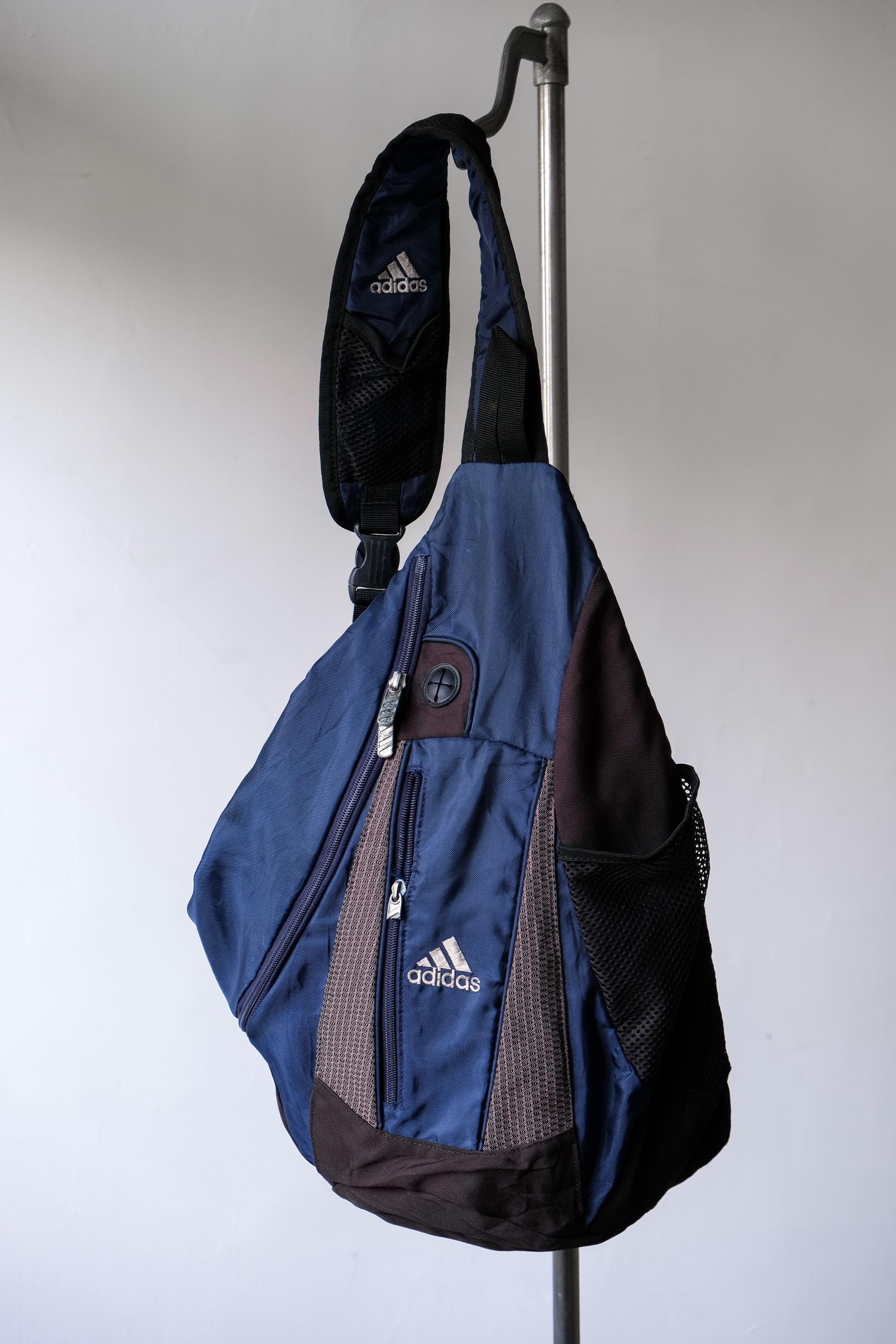 Adidas 00's Y2K Vintage Slingbag Adidas early shoulder bow and arrow bag