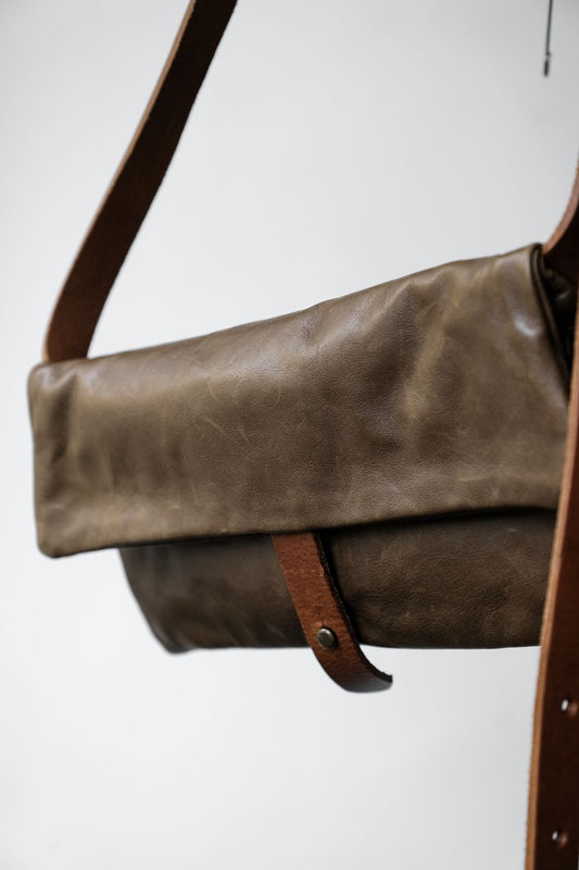 Jas-M.B. Leather Shoulder Bag 英國手工製皮革包袋品牌 對折拉鏈側背包 茶褐色
