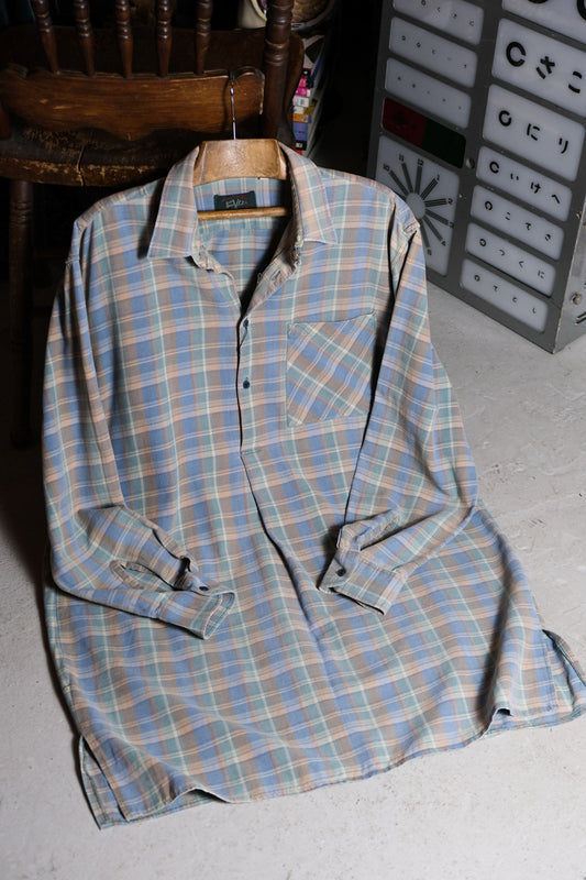 French 70's~80's Vintage Flannel Work Smock Shirt French vintage flannel plaid long work shirt (product is available at Hainan Studio)