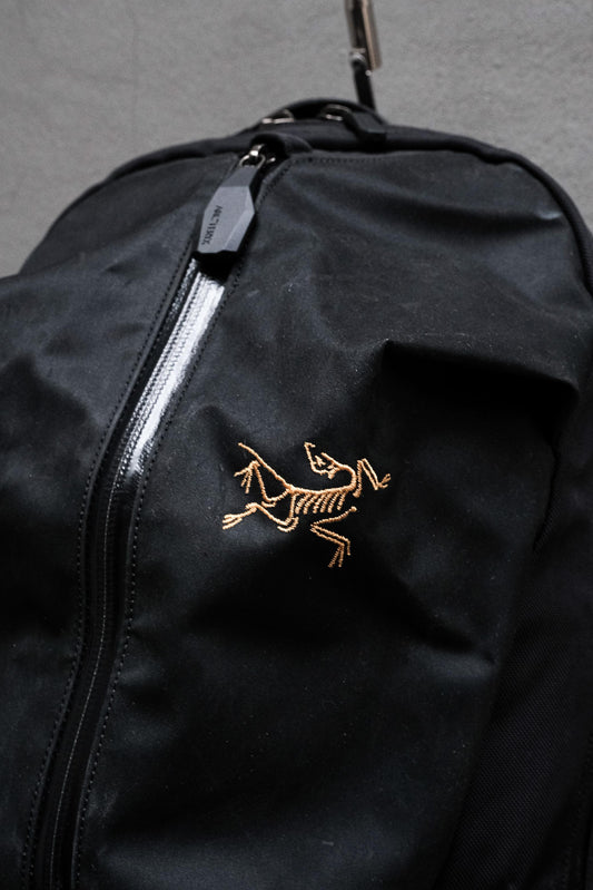 ARC'TERY Arrow 16 Backpack - Black 始祖鳥 高強度尼龍材質 機能 防水拉鏈 後背包