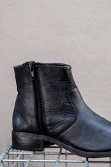 Distressed Side Zip Round Toe Leather Ankle Boots舊化刷色側拉鍊圓楦短靴 黑色
