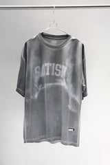 SATISFY Arch Logo Washed Tee Charcoal
