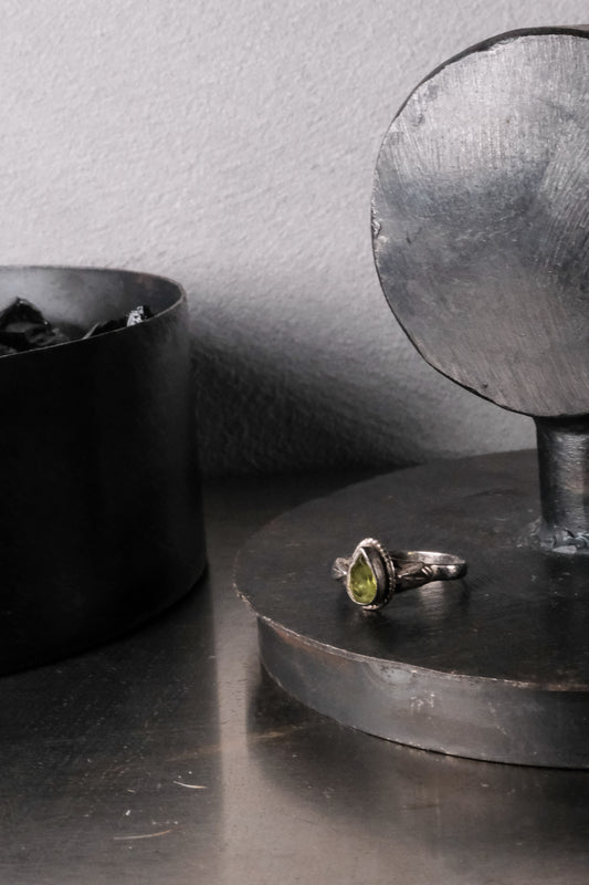 Sterling Silver Vintage Peridot Sunlit Ring 純銀古著橄欖石暖陽戒