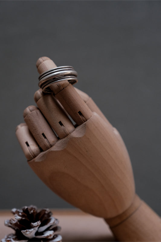 Fluid Layers Minimalist Silver 999 Ring 流線層疊極簡純銀戒指