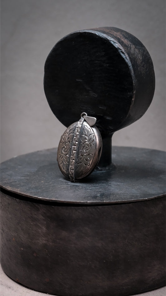 Sterling Silver 925 Hand-Engraved Rose Oval Locket 純銀 手刻玫瑰橢圓相片盒墜