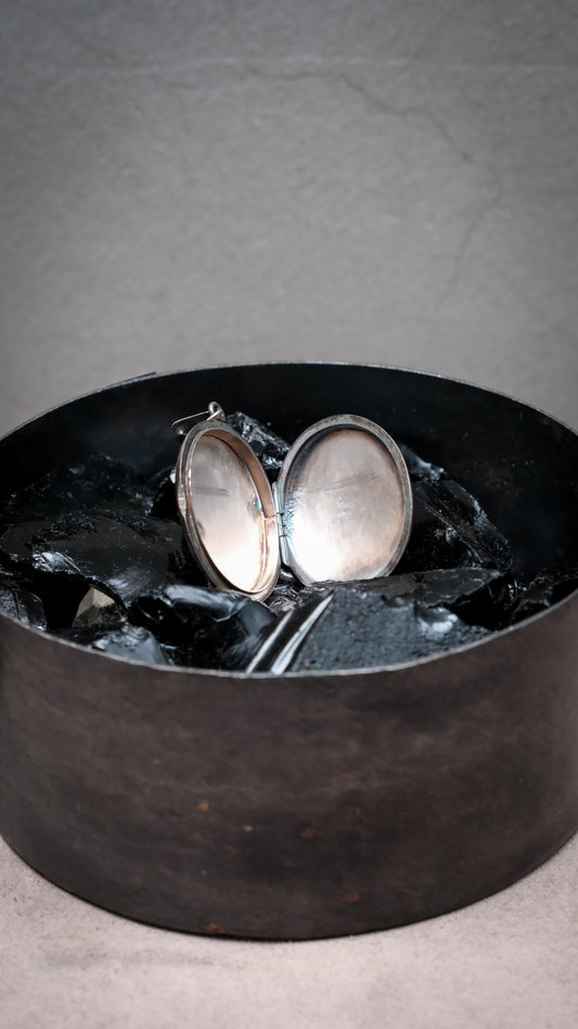 Sterling Silver 925 Hand-Engraved Rose Oval Locket 純銀 手刻玫瑰橢圓相片盒墜